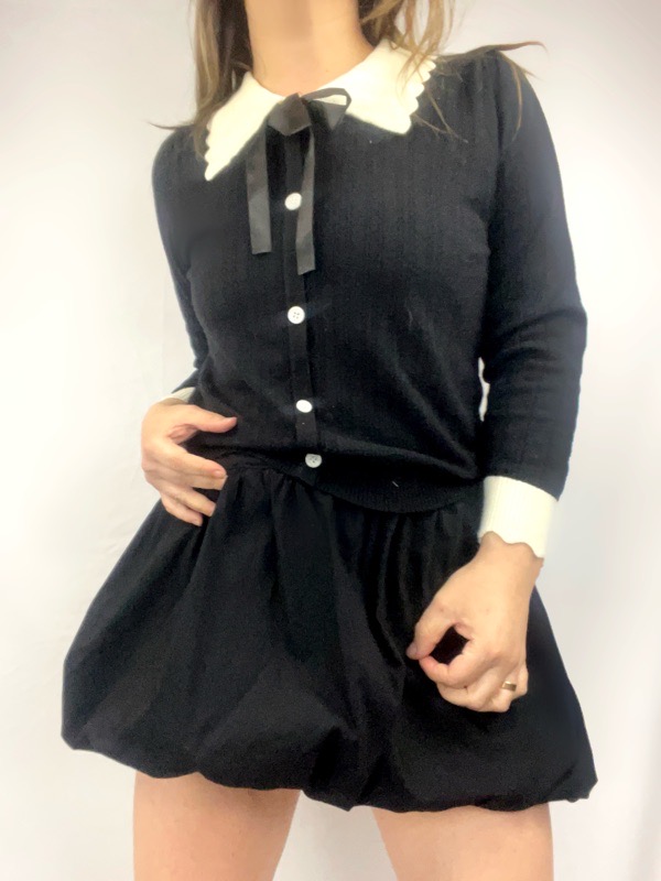 Sweater Negro Cuello Redondo Merlina
