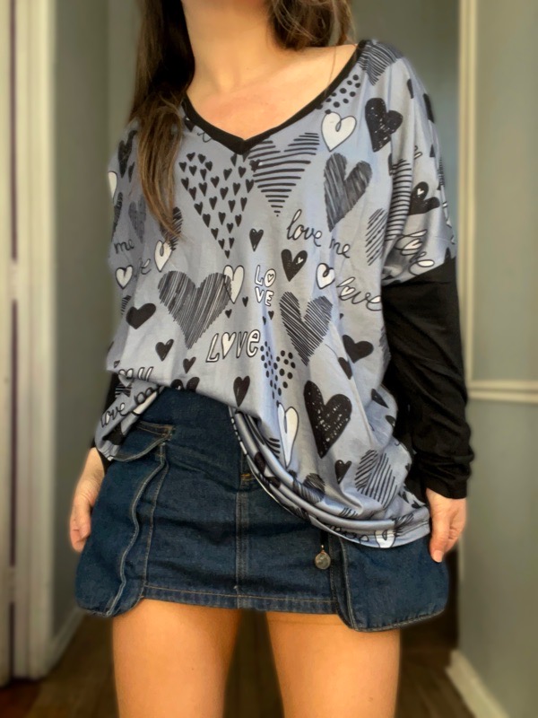 Polera Algodon Manga Larga Love Me Corazones Grises