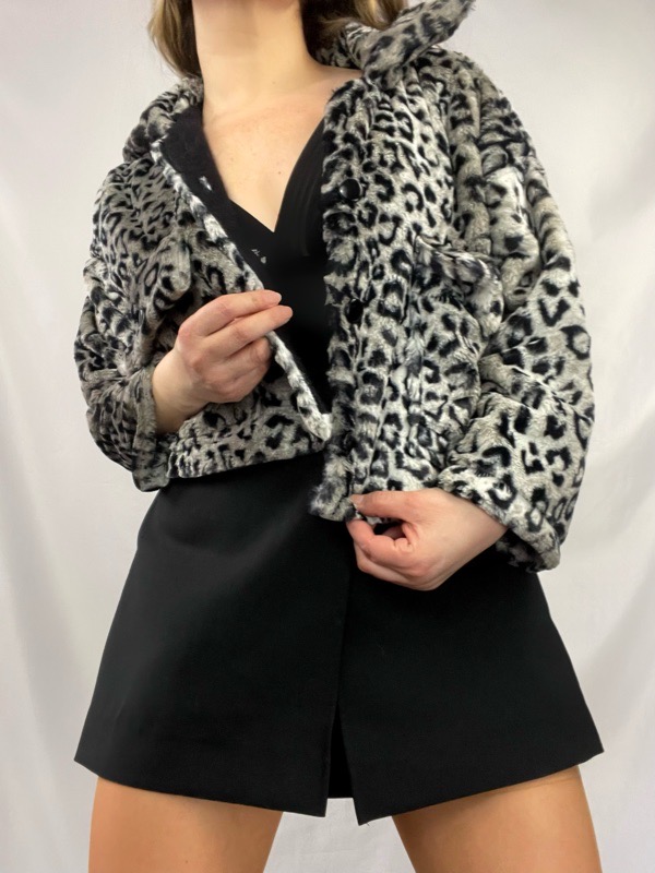 Chaqueta Corta Leoparda Chic Animal Print