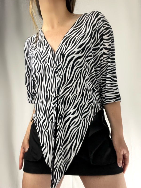 Blusa Amélie Zèbre Print Animal Anudada - Imagen 3