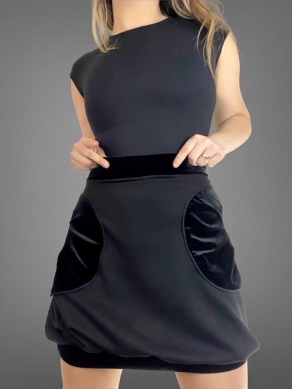 Falda Corta Globo Negra Velvet Annie